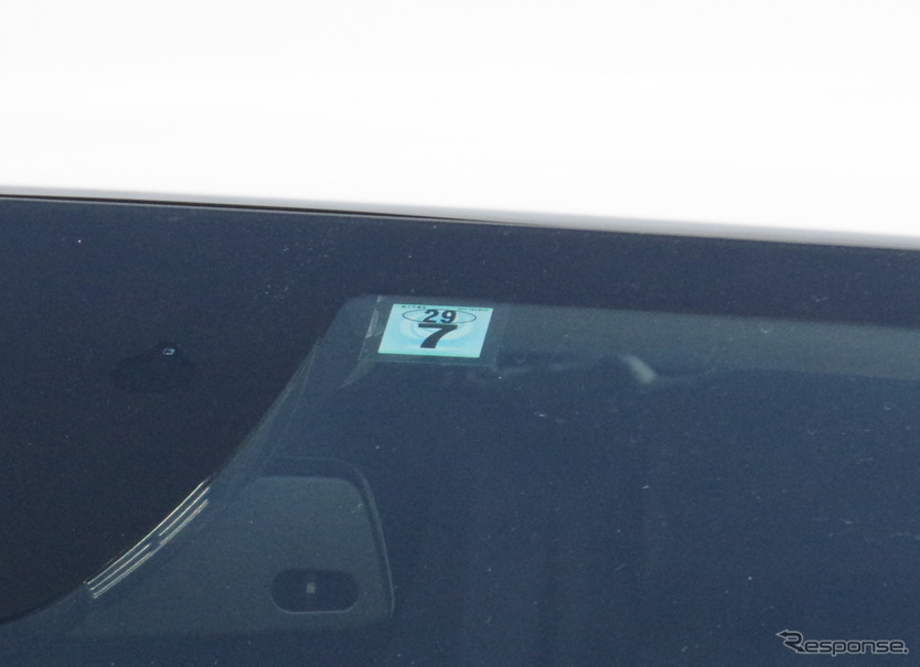 車検標章 車検シールの貼り方や貼る場所 貼らないと罰金 カーナリズム