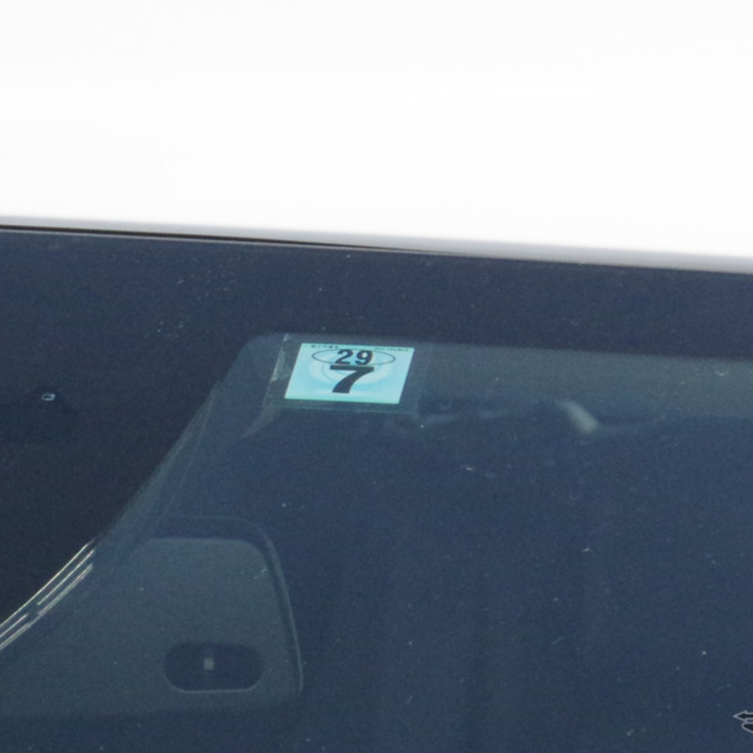 【車検標章】車検シールの貼り方や貼る場所、貼らないと罰金？