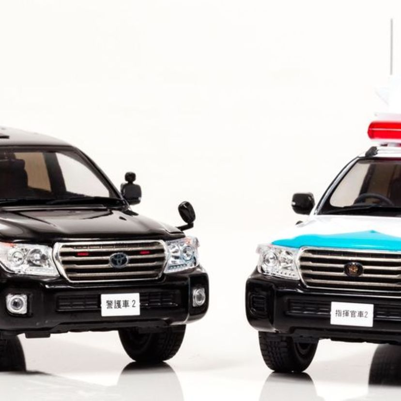 トヨタ ランドクルーザー警察本部車両の限定モデルの1/43ミニカーの予約販売開始！