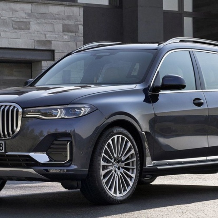 BMW最上級SUV X7新型を発表！パワートレイン ボディサイズ スペック 価格は