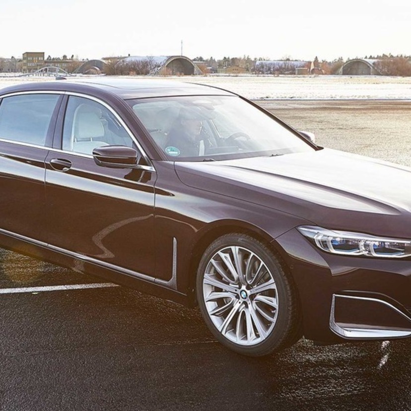 BMW 7シリーズ 改良新型発表！  EVモードの航続も約1.5倍に！