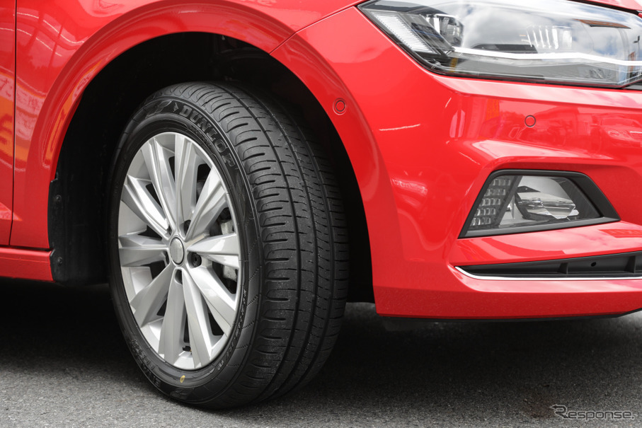 タイヤのひび割れ 気になるタイヤの交換時期は 距離目安やスリップサインの見方も解説 カーナリズム