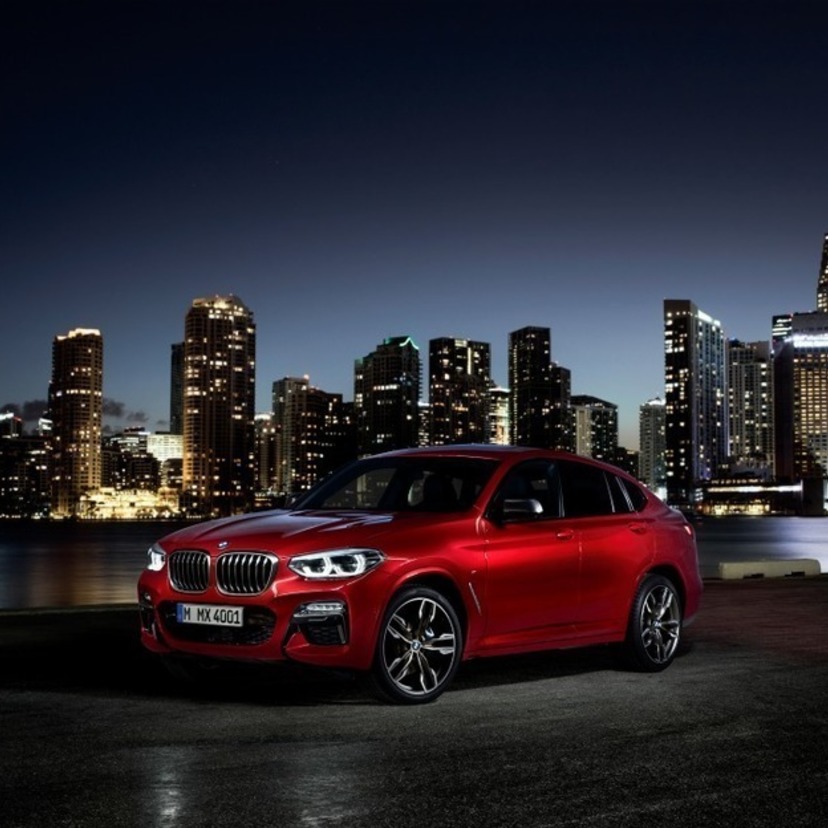 BMW X4の最新情報まとめ！運転性能、X3との違いは？