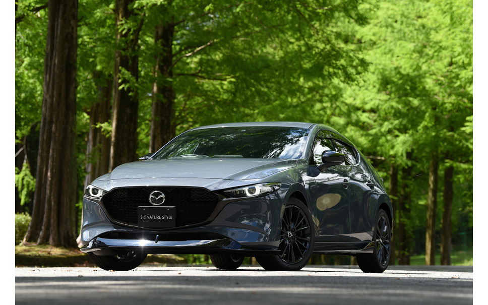 マツダ3の内装はどんなもの？高級感があるデザインで男女問わず満足の