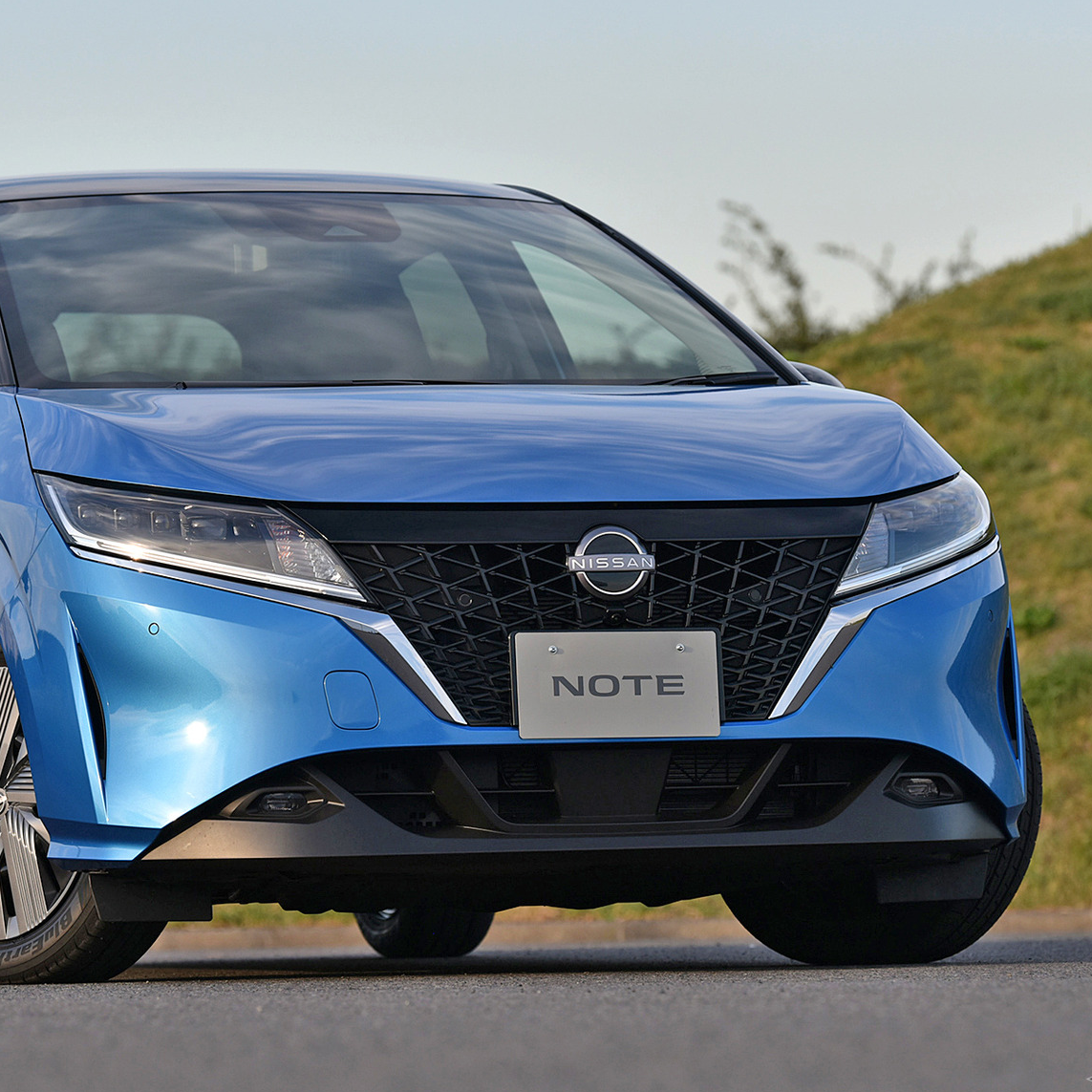 新車販売台数ランキング】トヨタ「ヤリス」が復活！？日産「ノート」も