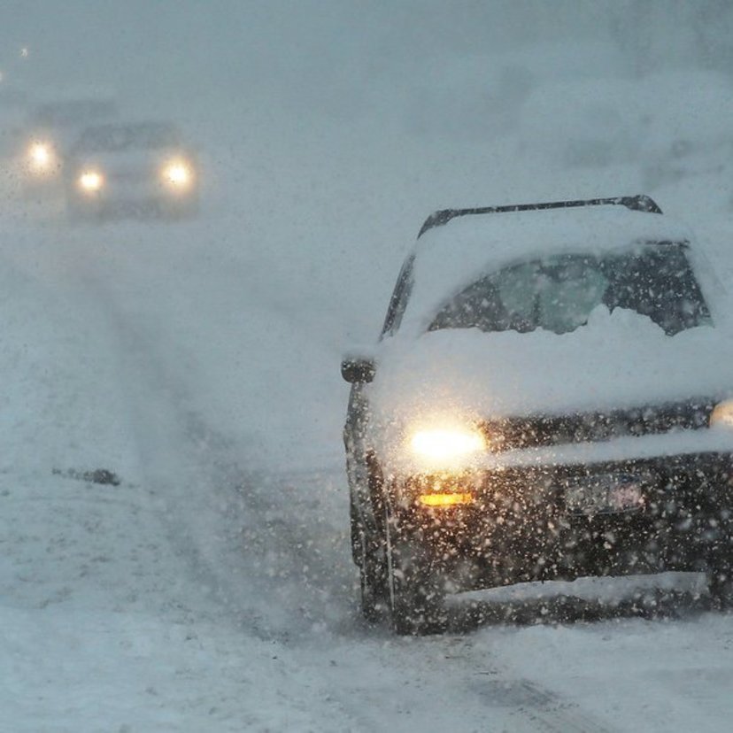 車の雪対策に！準備しておきたいグッズや降雪時の運転前・運転中・駐車時に気を付けるべきポイントを徹底解説