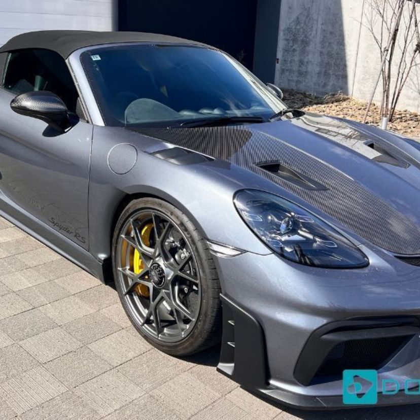 ポルシェ 718 スパイダーRS：GT3心臓持つ究極オープン 