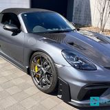 ポルシェ 718 スパイダーRS：GT3心臓持つ究極オープン 