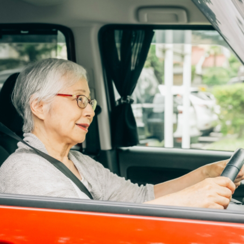 日常的に運転をしている高齢者は運転免許返納に慎重!? ハルメク 生きかた上手研究所、シニアのモビリティに関する調査結果を公開