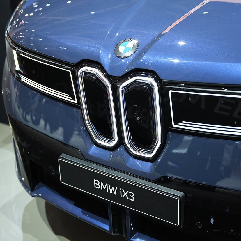 BMW新型「iX3」公開！470馬力の高性能電動SUV