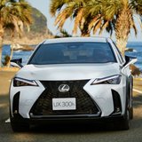 レクサス新型「UX」発表！内装のイルミネーションを大幅改良