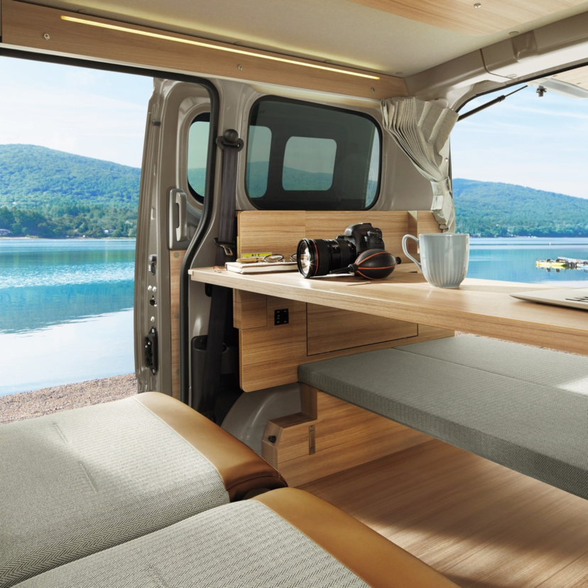 日産新型「NV200バネット マイルーム」公開！車中泊がさらに快適に
