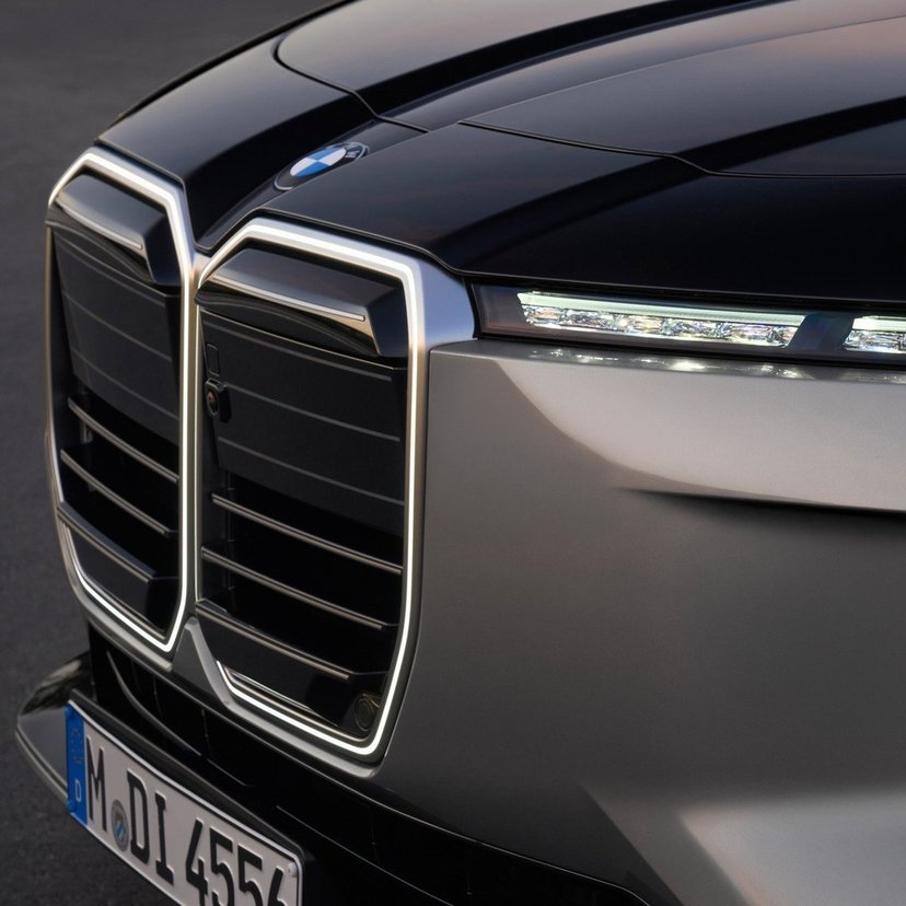 BMW、新型「7シリーズ」を発表！ノイエ・クラッセ技術を融合しEVモデルは航続700km超へ