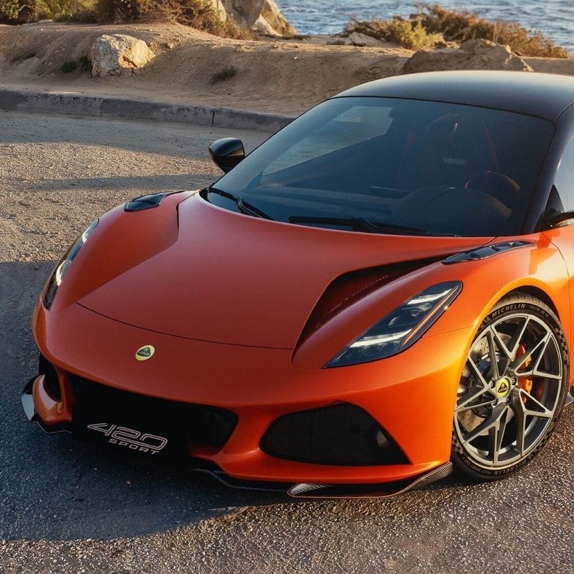 ロータス、「エミーラ 420スポーツ」を発表！2.0Lターボで420馬力＆全車に着脱式ガラスルーフを設定
