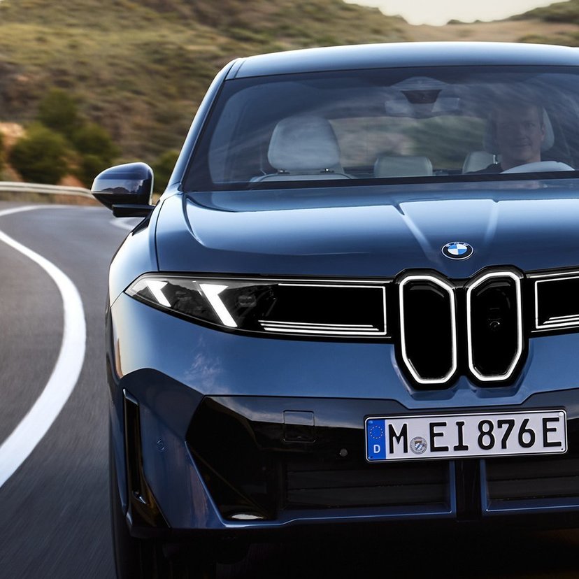 BMW新型「iX3」にエントリーグレード「40」追加へ！航続637kmの後輪駆動EV