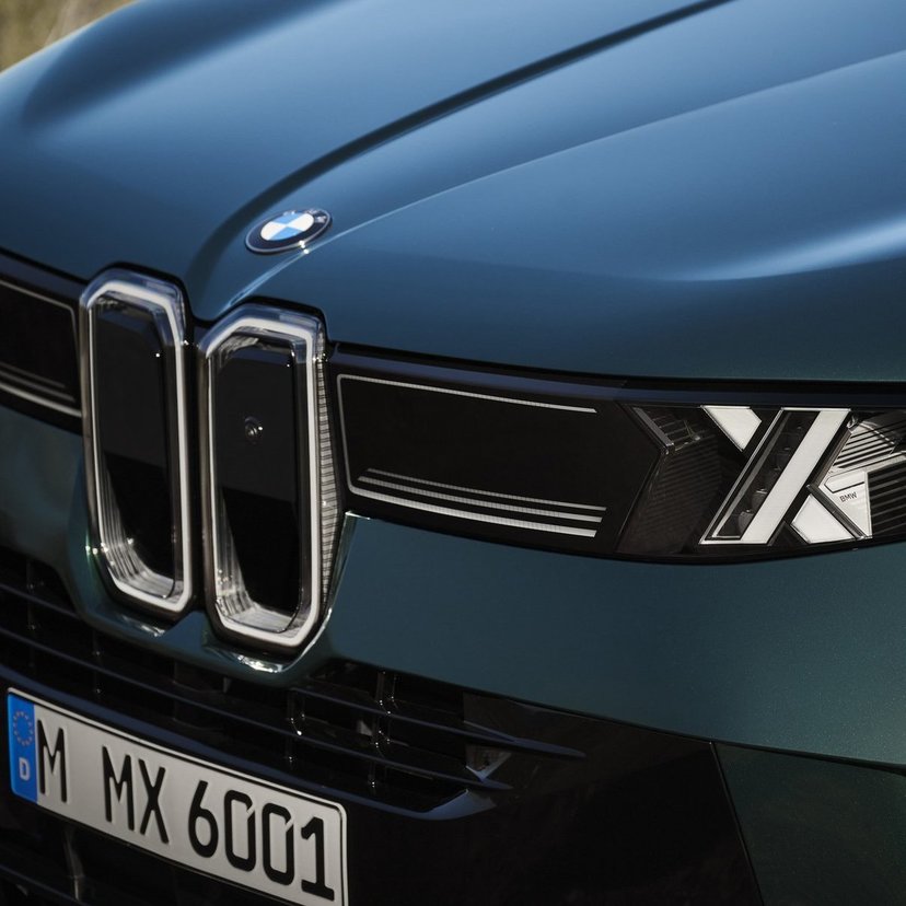 BMW、新型「X5」を発表！初のEV「iX5」や水素モデルまで揃える第5世代へ