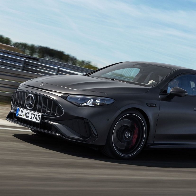 メルセデスAMG新型「CLA 45」欧州発表！3モーターで680馬力を発揮する電動AMG