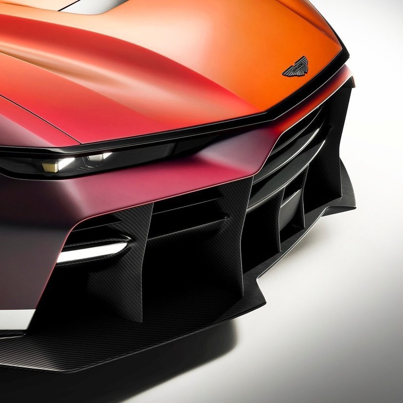 アストンマーティン、新型「Valen」発表！850psのV12を積む世界最強フロントエンジン市販車