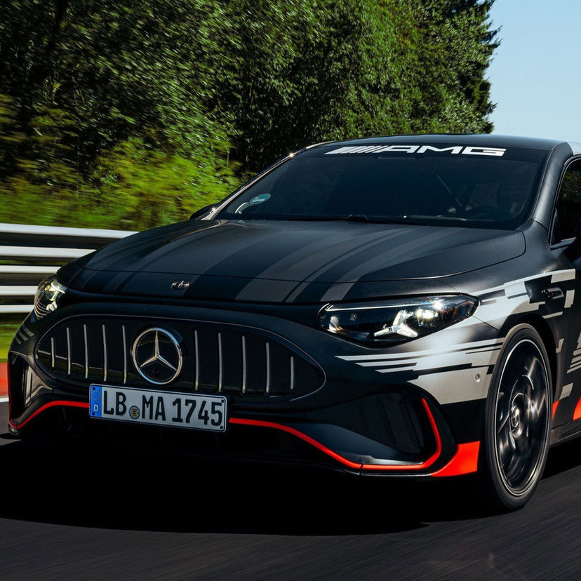 メルセデスAMG新型「CLA 45」、ニュルでセグメント最速！680馬力EVが7分32秒070を記録