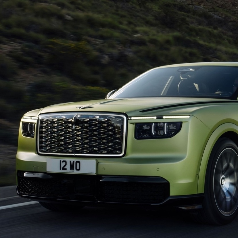 ベントレー初のEV「トルカル」登場！ 888PSの新型SUV、航続距離は最大600km