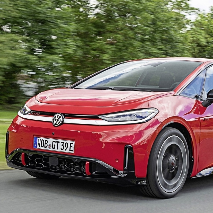 VW、「ID.3 GTI」を公開！326PSの後輪駆動EV、赤いラインとチェック柄も継承