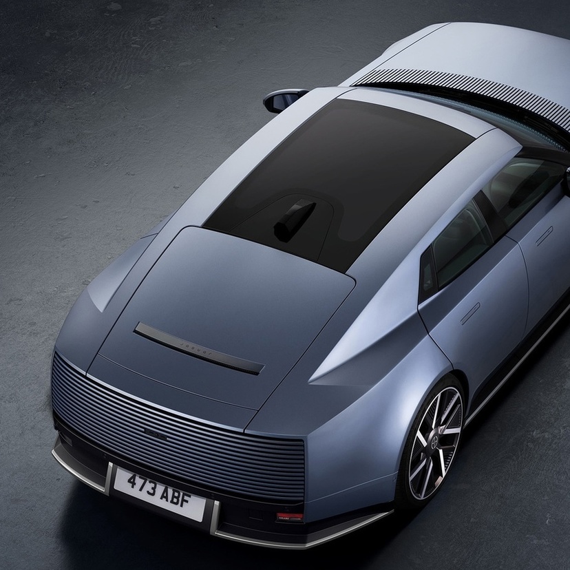 ジャガー、新型「タイプ01」を世界初公開！1,030PSの電動GT、予定価格2,188万円から