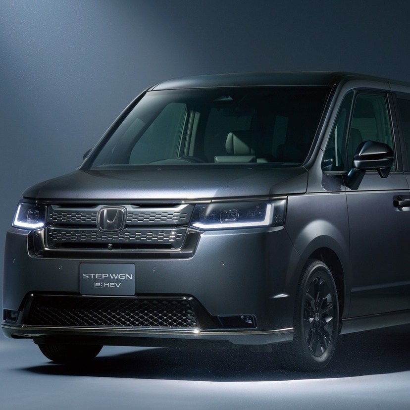ホンダ「ステップワゴン」に黒が映える特別仕様車！後席ヒーターも備えるブラックエディション、418万5500円