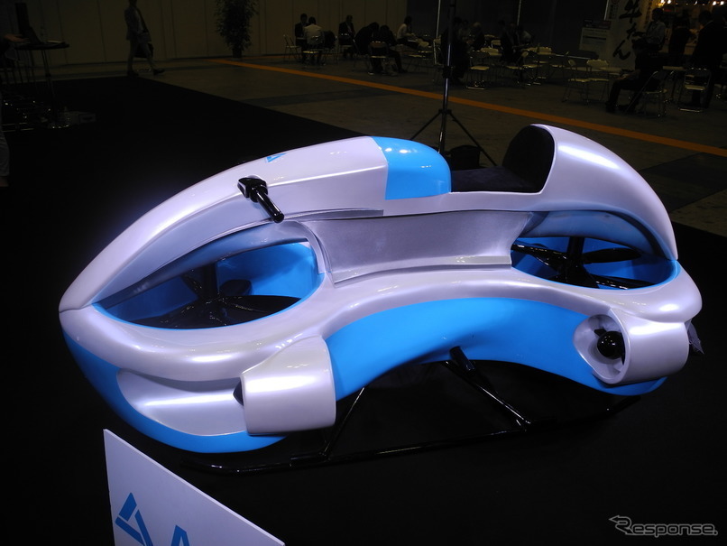 空飛ぶバイクが登場