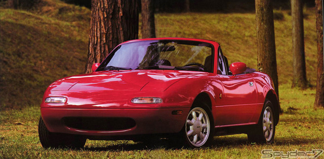 赤い姿がかっこいいマツダMazda 1989年 MX-5