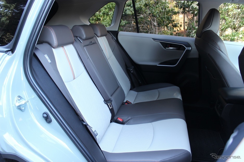 トヨタ RAV4 Adventure(アドベンチャー)インテリア(内装)画像