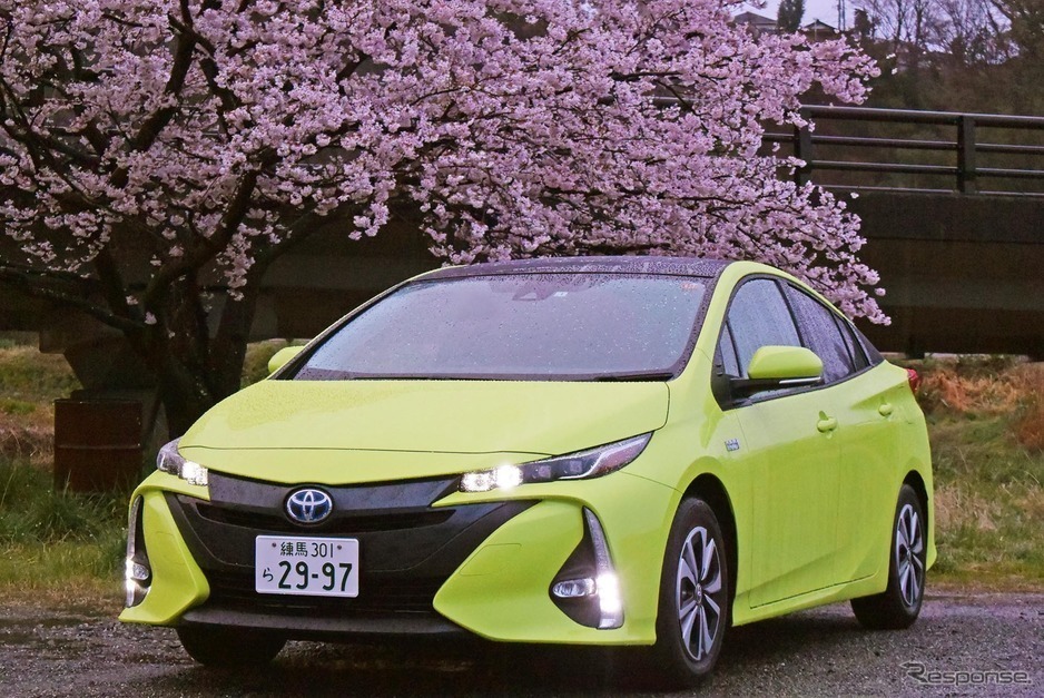 トヨタ・プリウスPHV