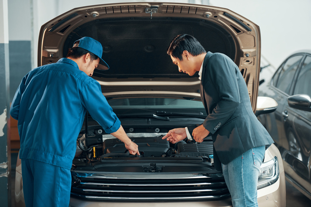 車の整備の様子