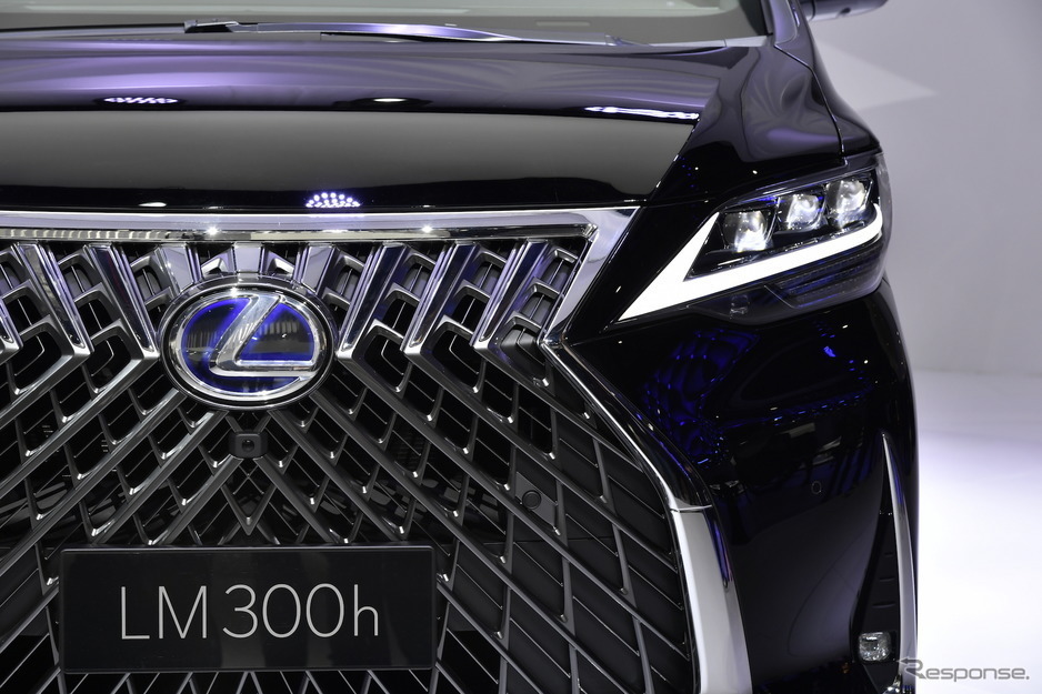 【レクサス初】ハイブリッドミニバン『LM300h』