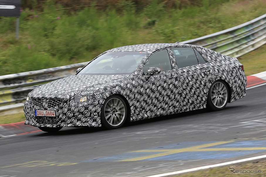 トヨタのおなじみ高級車セダン クラウンアスリート 燃費 価格 評判 カーナリズム