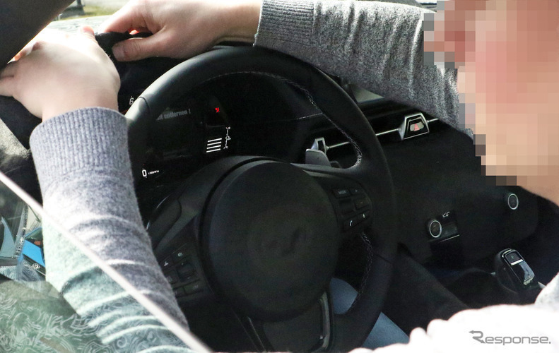 スープラ最前線 スープラの運転席激写 パドルシフトが見えた カーナリズム