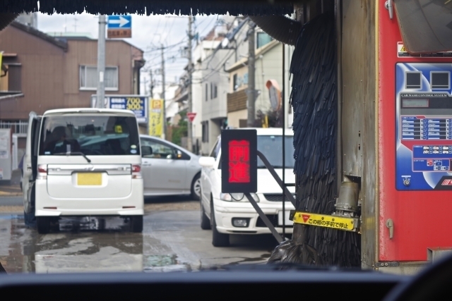 洗車機 種類毎のメリット デメリットと使い方 おすすめはノンブラシ カーナリズム